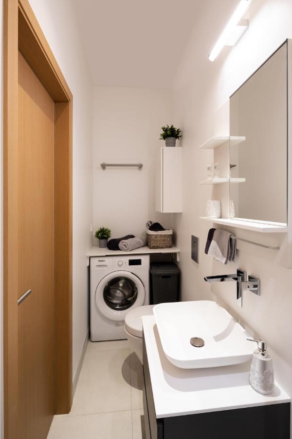 Modern Design Studio Apartment In Riga Center Экстерьер фото